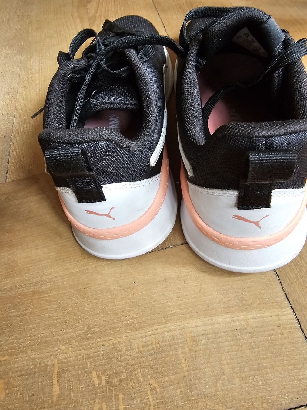 Puma Damenschuhe: Puma Sportschuhe Grösse 40 – Gebraucht aus Wald ZH von Grappe 5