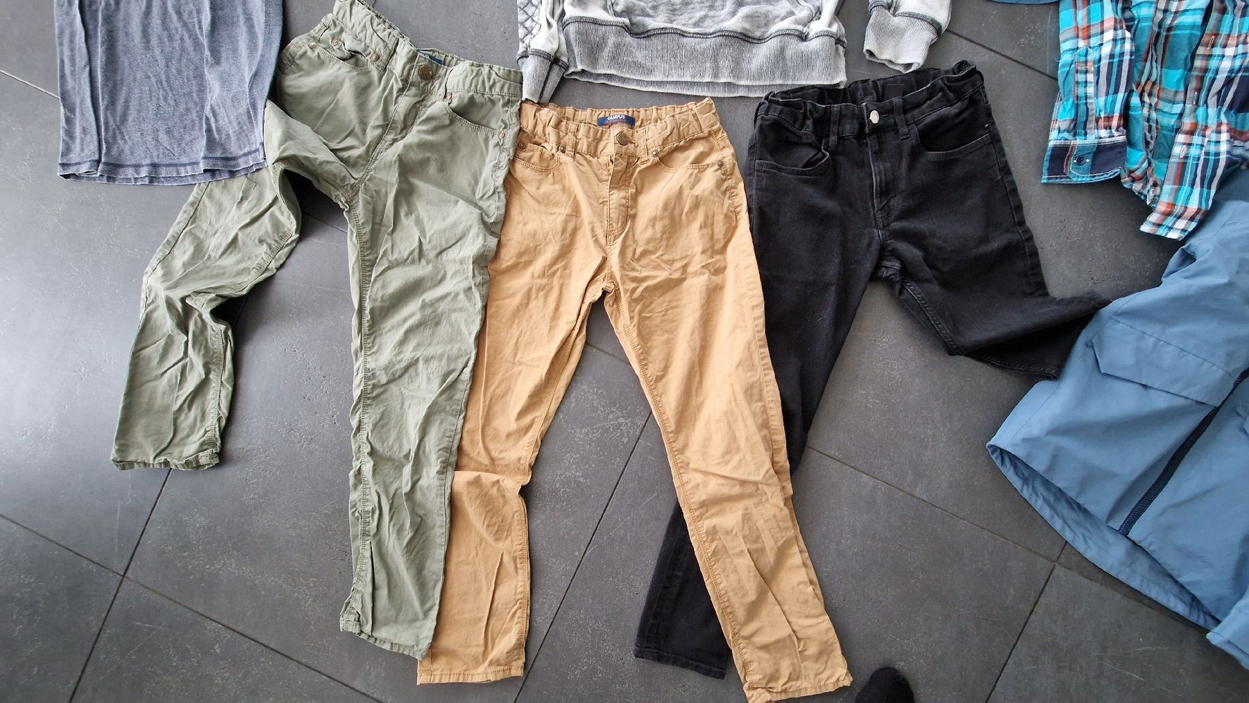 Lotti & Set di vestiti: Kleiderpaket Jungs Gr. 146 – Usato da Bätterkinden venduto da Reniderella 1