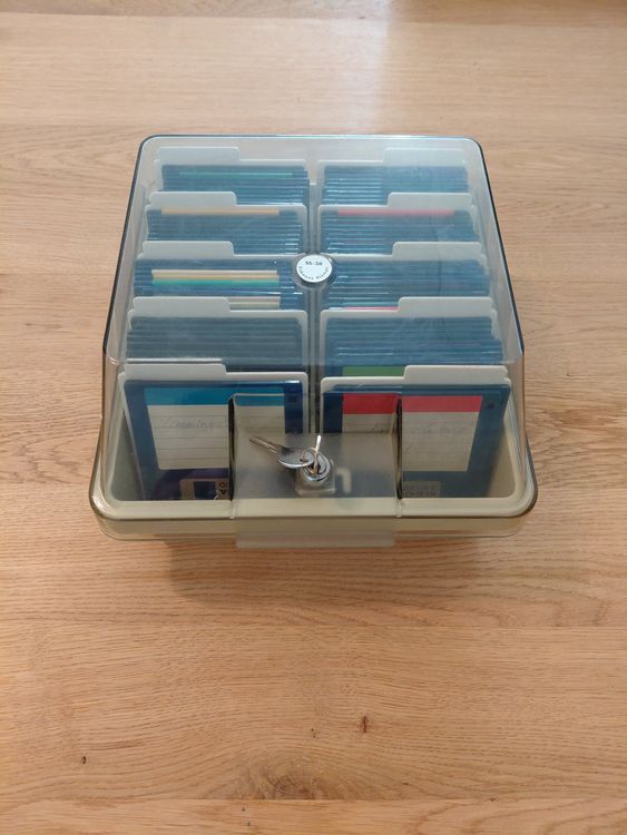 Diskettenbox mit 80 Disketten (Gebraucht) in Beringen für CHF 59 – mit ...