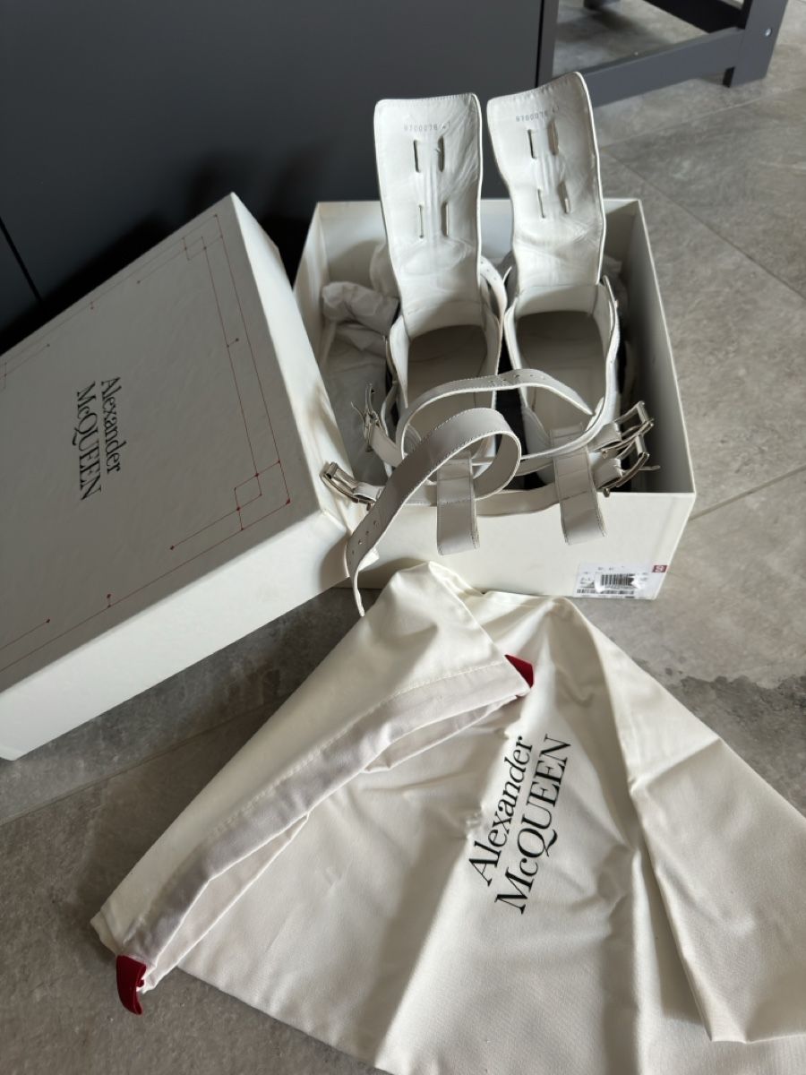 Alexander Mcqueen Scarpe da donna: Alexander McQueen Biker Boots – Usato da Aristau venduto da Evelinik 9