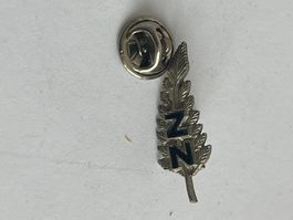 Pin Z N Farn Newzealand Metall silberfarben