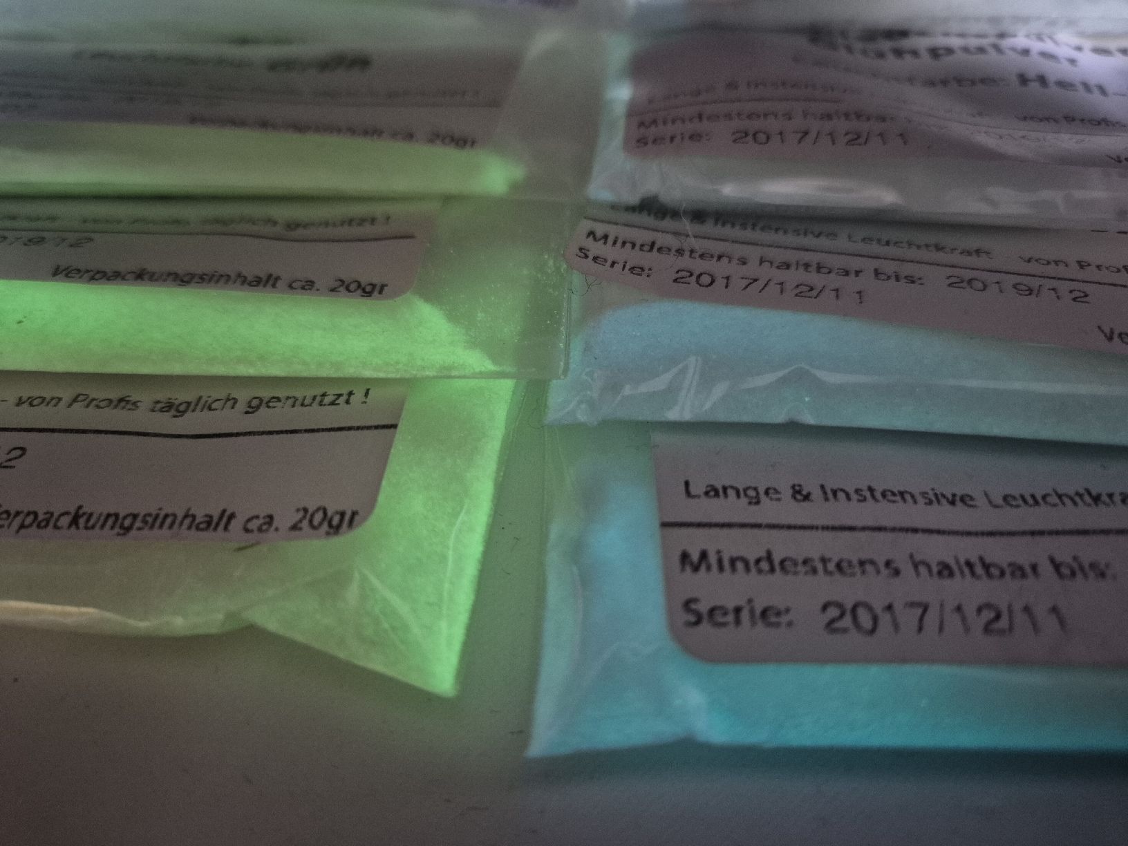 Colori: Nachleuchtpulver Set 20g diverse Farben – Usato da Winkel venduto da comeyerli 2