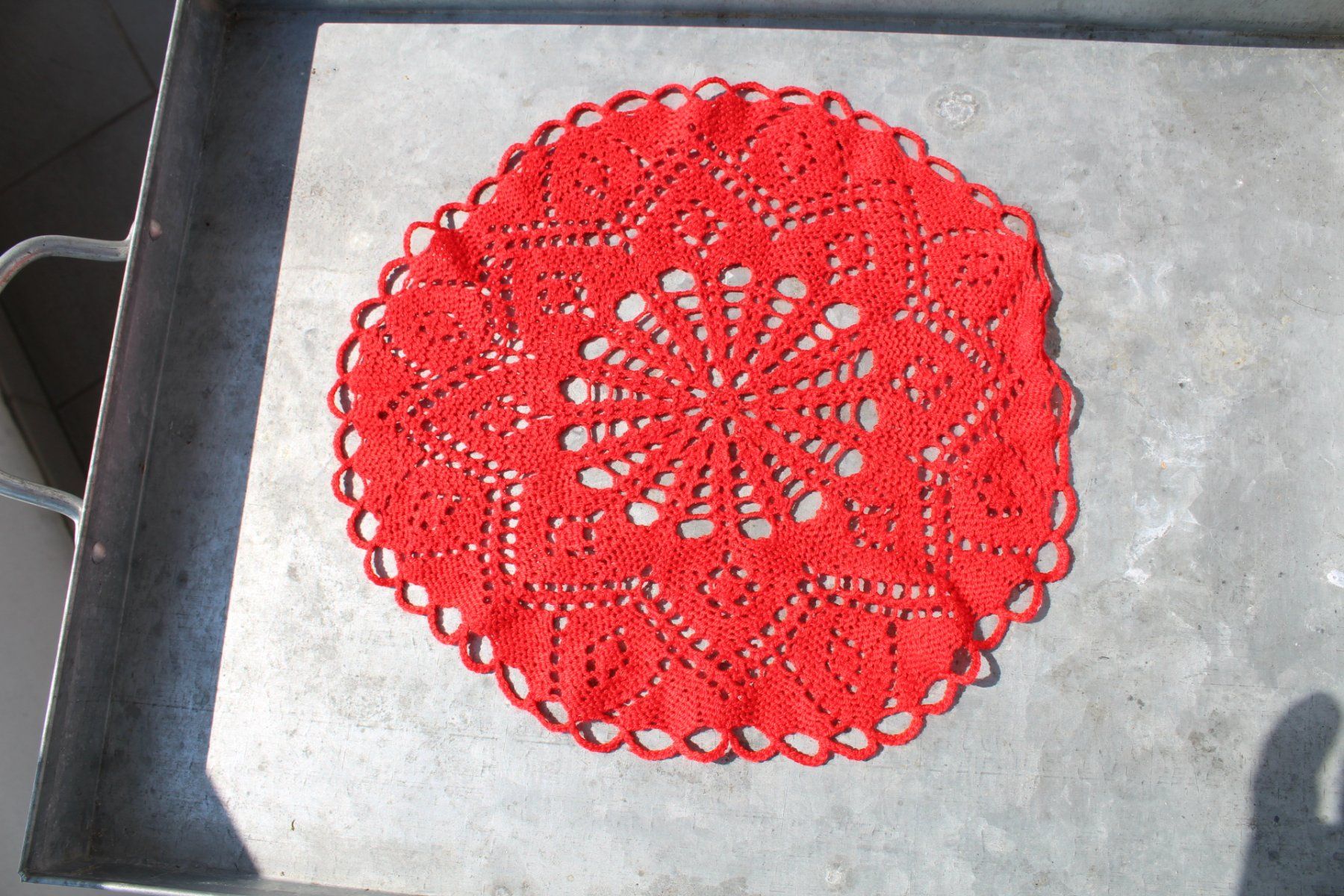 Altra biancheria da tavola: Rotes Häkel Deckchen,  29 cm – Usato da Locarno venduto da fripui 2