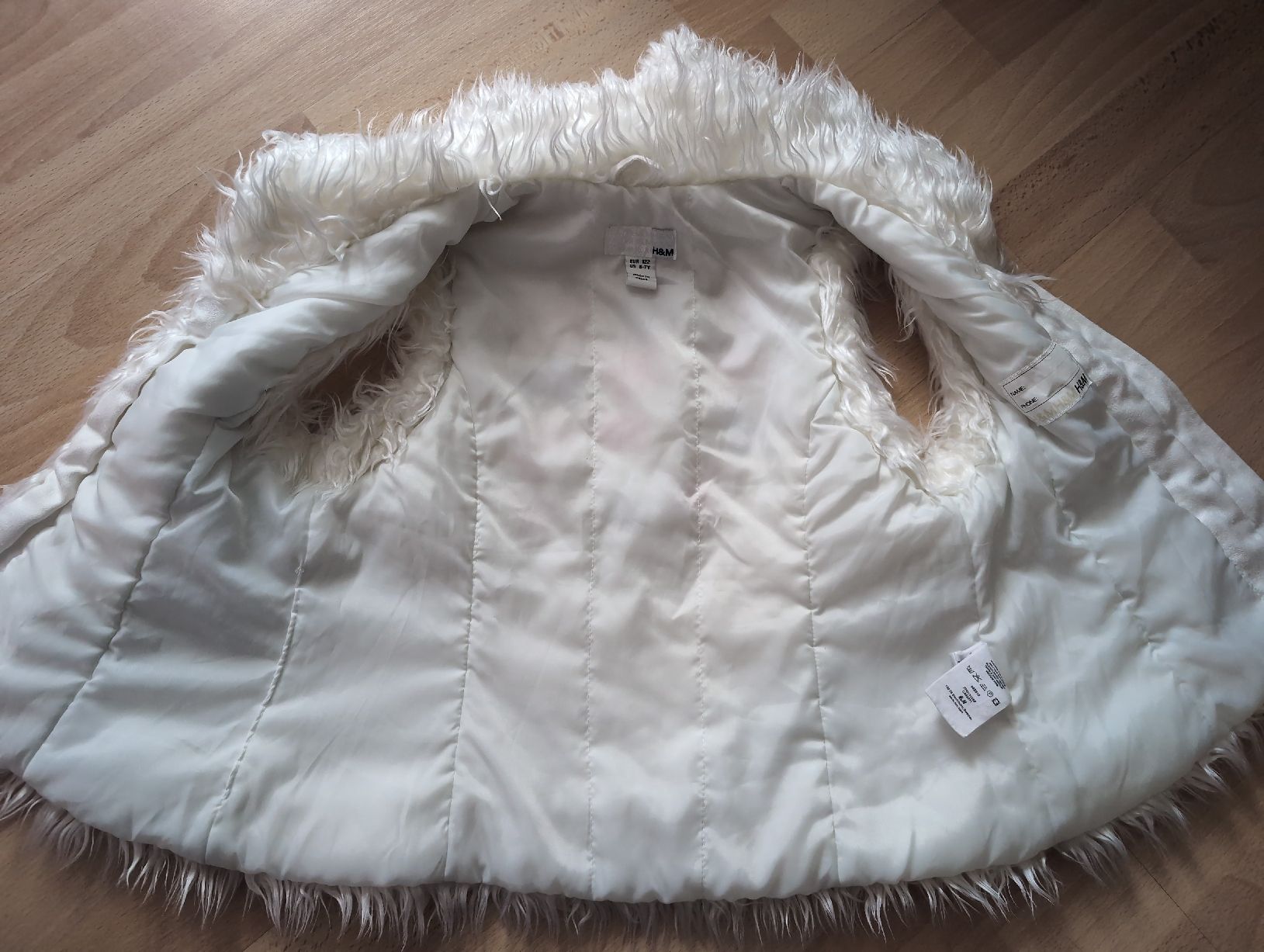H&M Giacche & Cappotti: H&M Weste Mädchen Gr. 122 weiss – Usato da Unterägeri venduto da Fiobi 1
