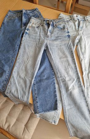 Kleiderpacket ca.150 Stücke,mit Hosen und Jupes Grösse 32/34
