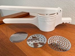 Kartoffelpresse weiss mit 3 Einsätzen NEU