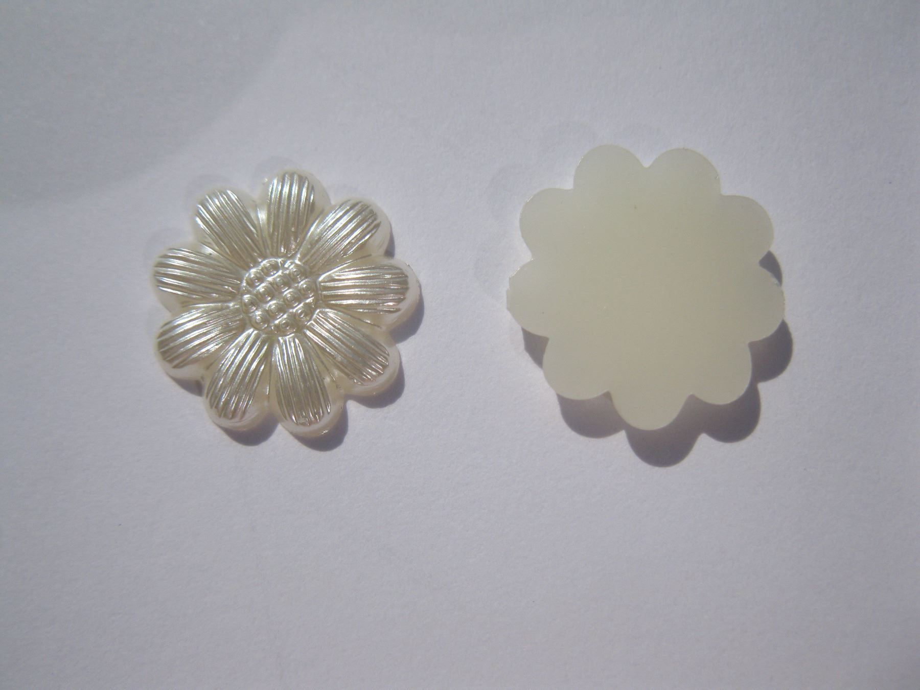 Tutte le decorazioni: 20 Relief - Blumen 13mm – Nuovo e nell'imballaggio originale da St. Margarethen TG venduto da LuanaKa 2