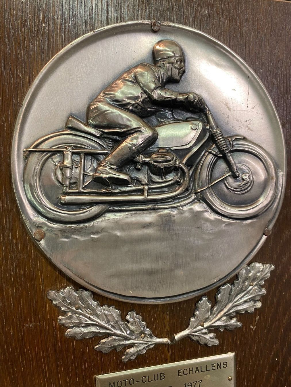 BMW Insegne: Superbe trophée moto ancienne BMW – Usato da Cossonay-Ville venduto da Jeromek 2