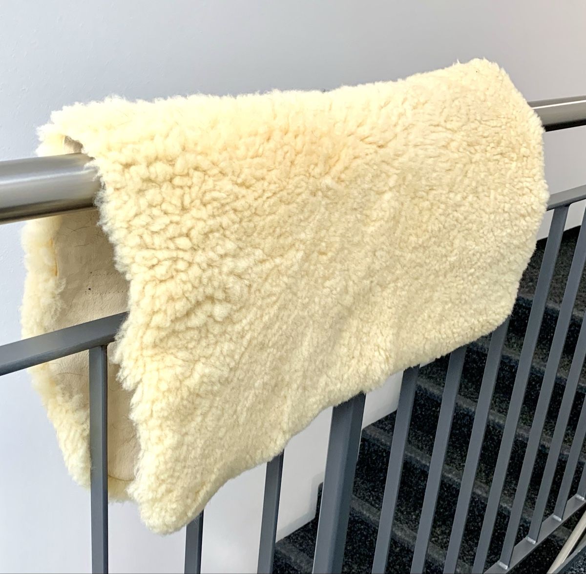 Decken: Lammfellauflage unter Sattel – Neu (gemäss Beschreibung) aus Hettlingen von Timba02