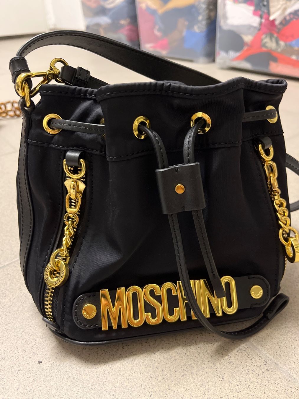 Moschino Borse da donna: Moschino Bucket Bag – Usato da Wangen SZ venduto da selinaf97