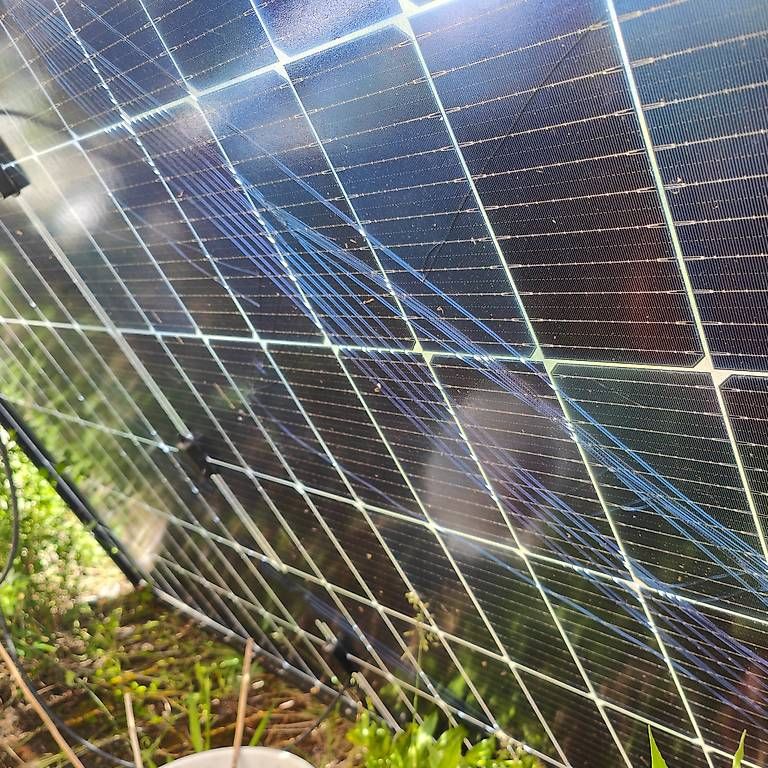 Dispositivi a energia solare: Balkonkraftwerk, Panel mit gesprungenem Rückseitenglas – Usato da Aarau venduto da H2r 1