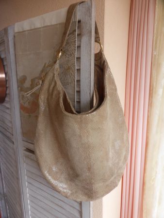 HOBO USA LEDER SCHULTERTASCHE IN SNAKE DEKOR BEIGE-BRAUN