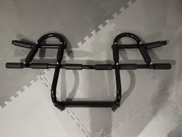 BARRE DE TRACTION MULTIFONCTIONS POUR CADRE DE PORTE