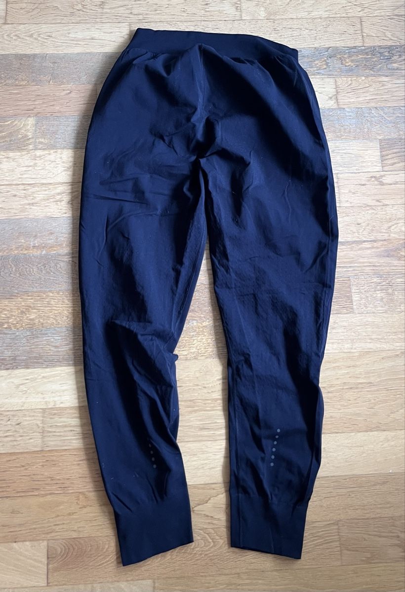 Asics Pantaloni: Asics Trainerhose – Usato da Wetzikon ZH venduto da chr_6qf7 1