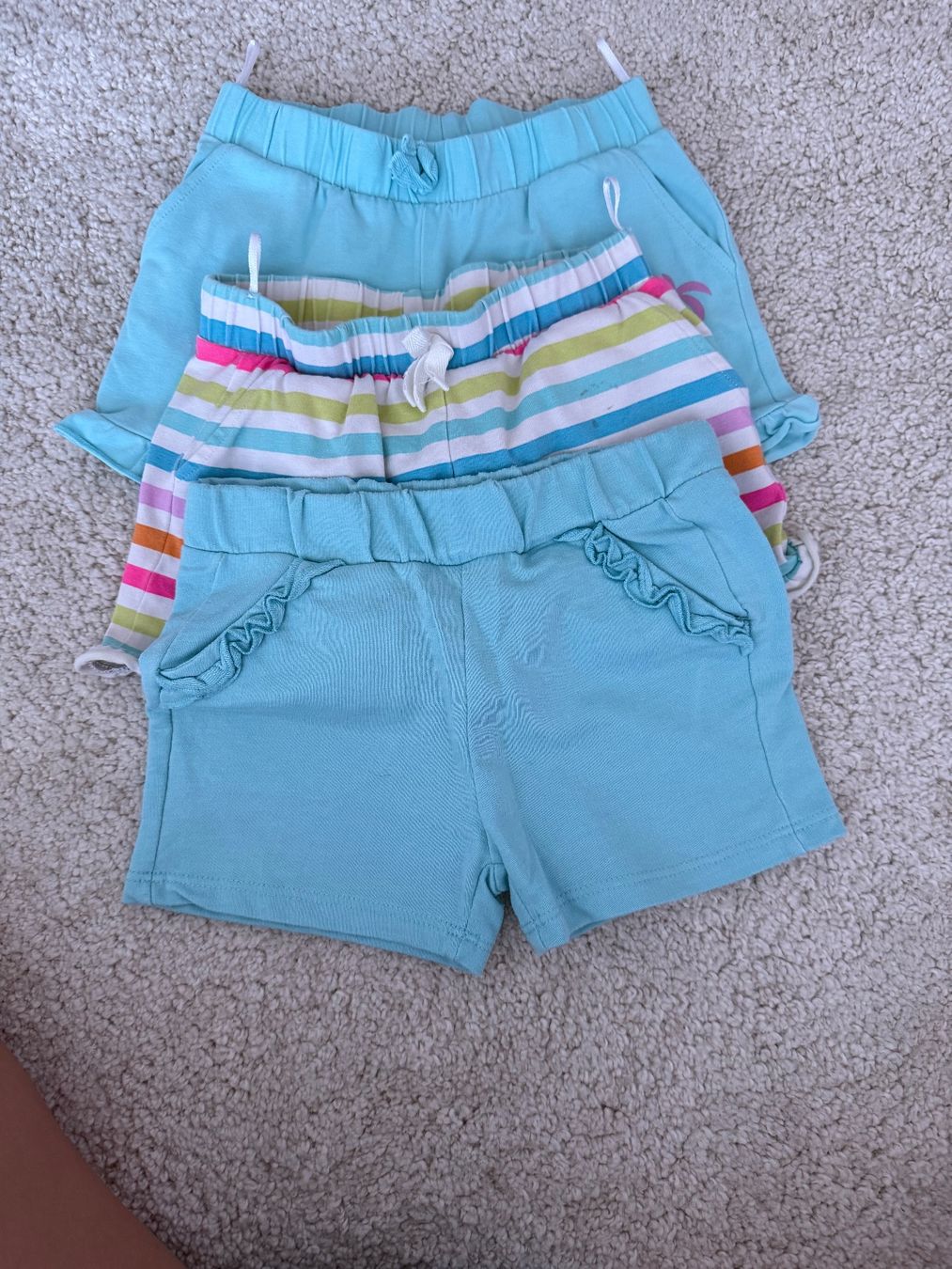 Pantaloni: Mädchen Sommer Shorts – Usato da Embrach venduto da vas_fky8