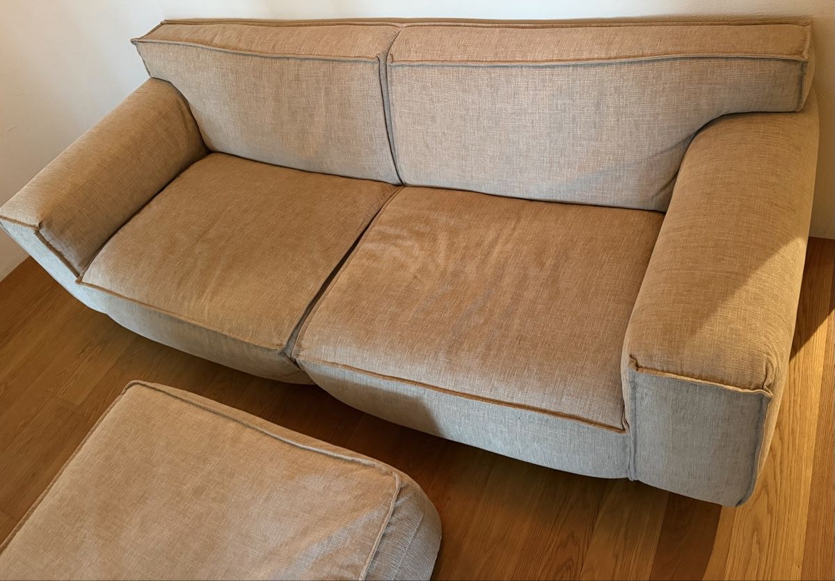 Interio Sofas: 2er Sofa mit Hocker, beige – D'occasion à Küsnacht ZH par LightSheer 1