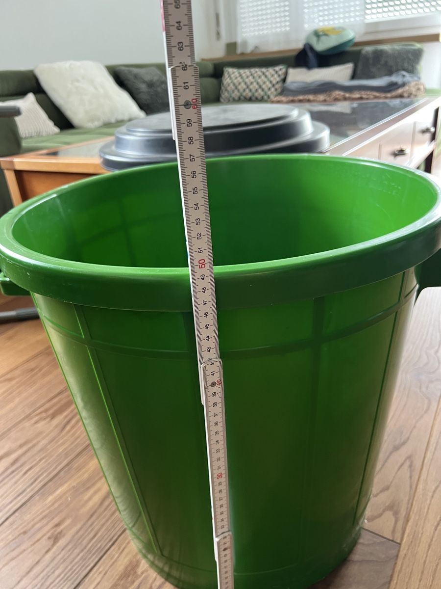 Autres articles pour la maison: Grüner Eimer mit Deckel – D'occasion à Ebmatingen par mah_w7jj 1