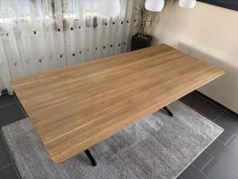 Beizentisch mit Horgenglarus Gusseisenfüsse