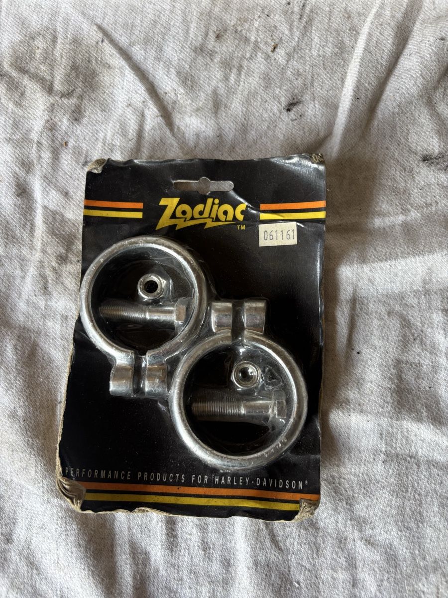 Harley-Davidson Toutes les pièces détachées moto: Harley Davidson Rohrklemmer – Neuf avec emballage d'origine à Schötz par Harley35