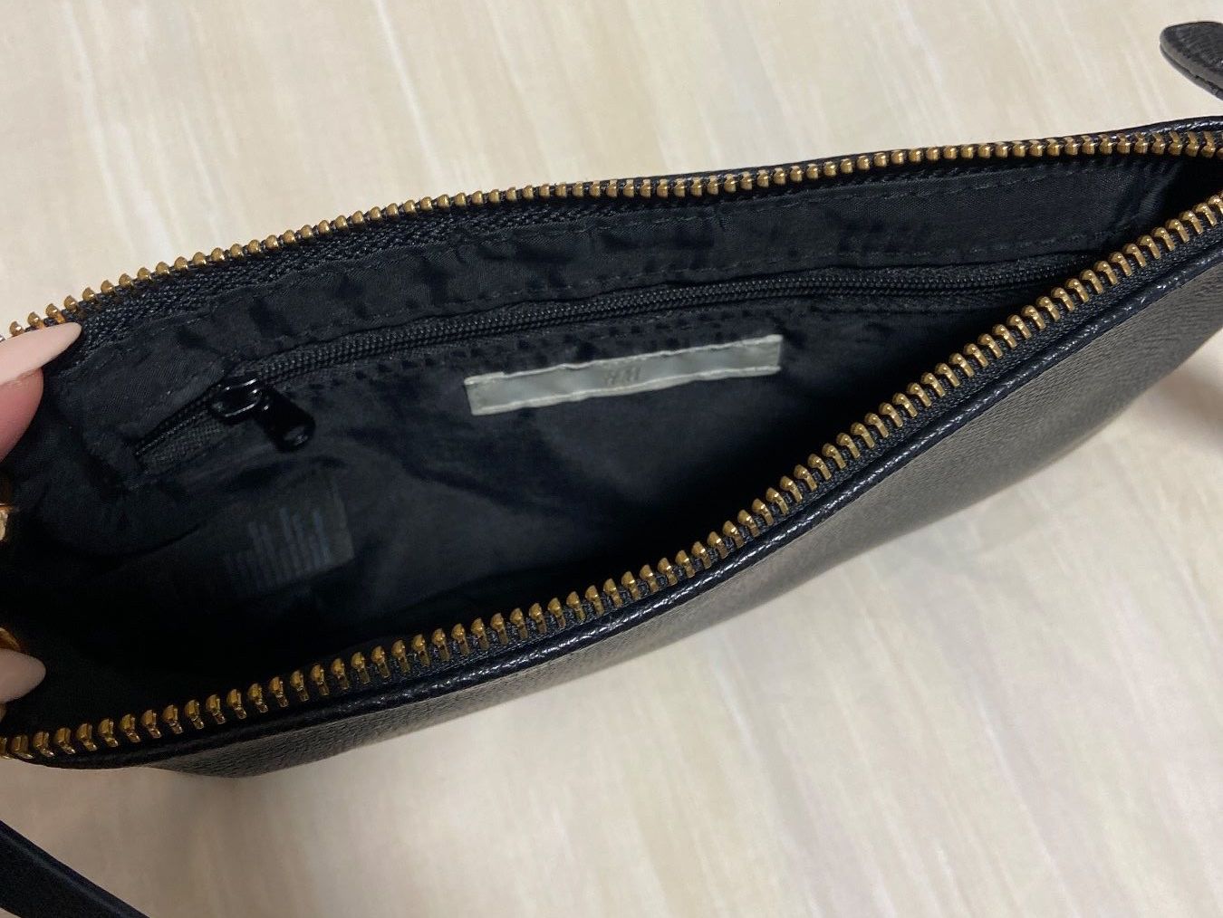H&M Taschen: Simple Handtasche in Schwarz von H&M – Gebraucht aus Zürich von dedasiba 4