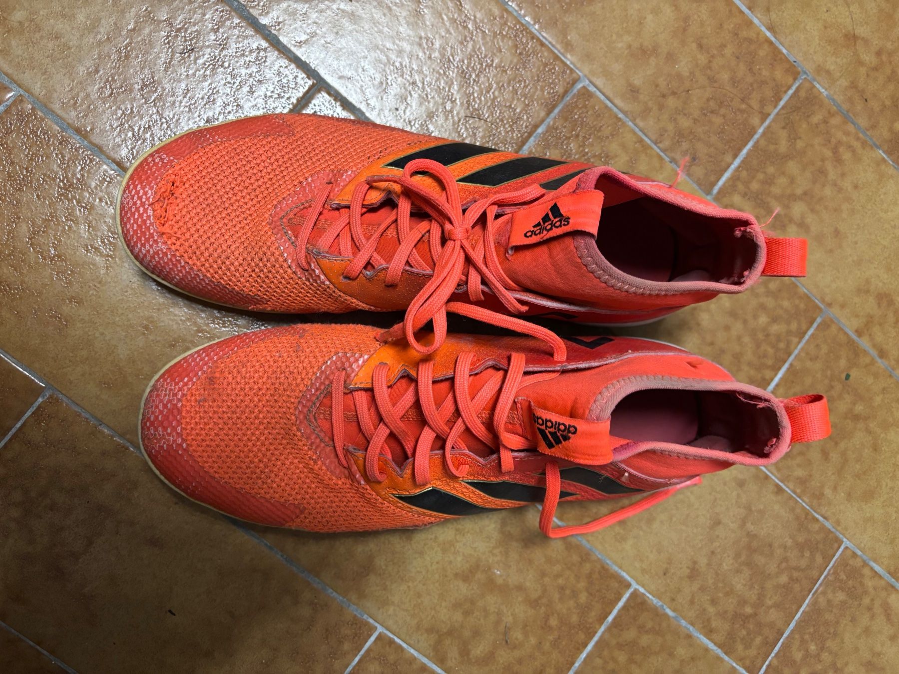 Adidas Scarpe da uomo: Fussballschuhe, Hallenschuhe – Usato da ZOLLIKON venduto da FamilleArleti