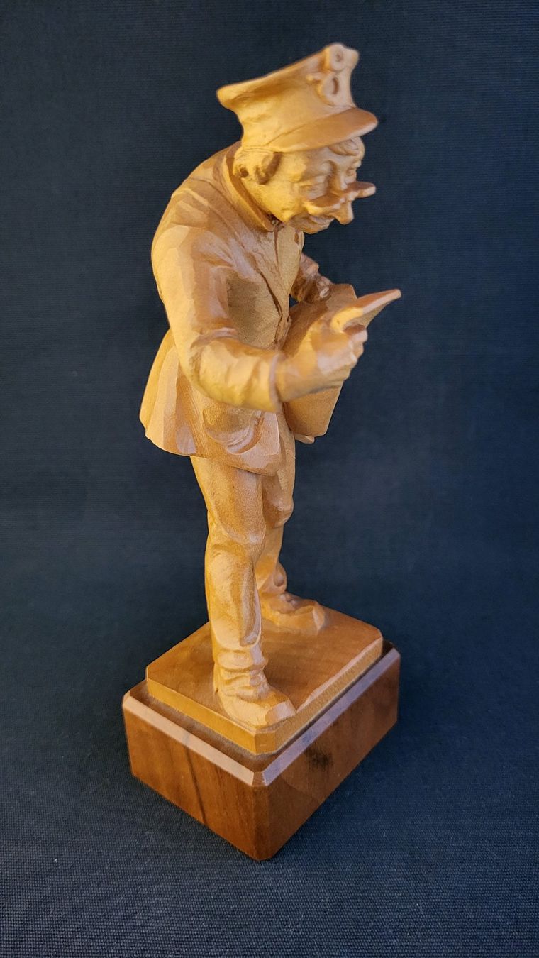 Statuette: Holz-Schnitzerei Postbote – Usato da Basel venduto da spinne02 6