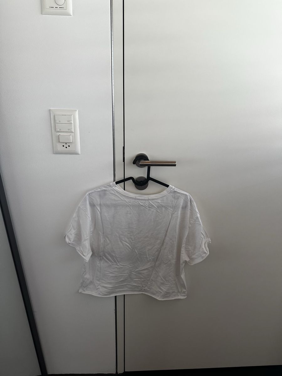 Bershka T-shirt: Crop Top mit Retro-Print – Usato da Romanshorn venduto da laa_279h 1