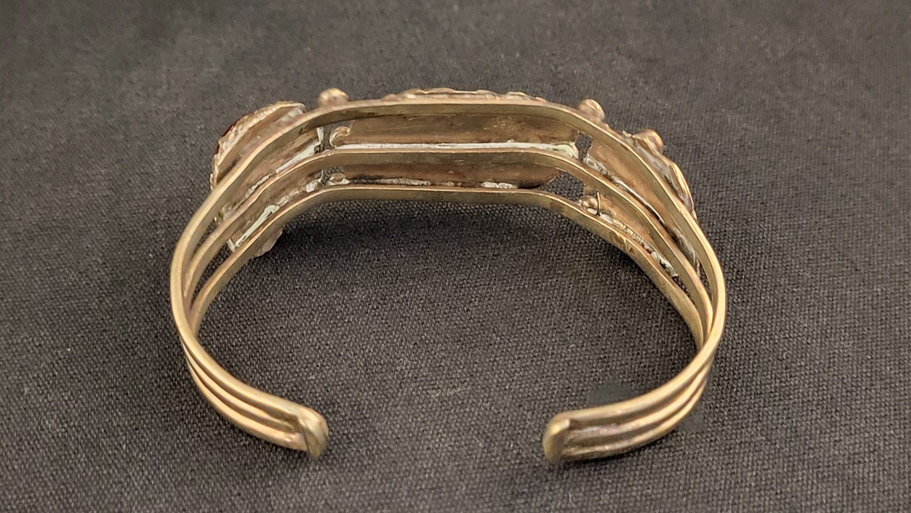 Bracciali & Braccialetti: Vintage Armspange mit roten Steinen – Usato da Basel venduto da spinne02 4