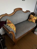 Altes restauriertes Sofa