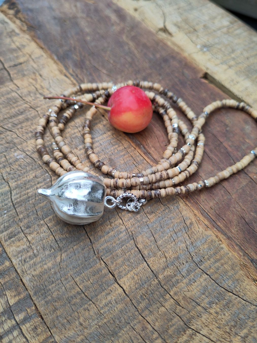 Catenine: Silber-Physalis an langer Kokoskette – Nuovo e nell'imballaggio originale da Lauperswil venduto da Naturhandwerk 2