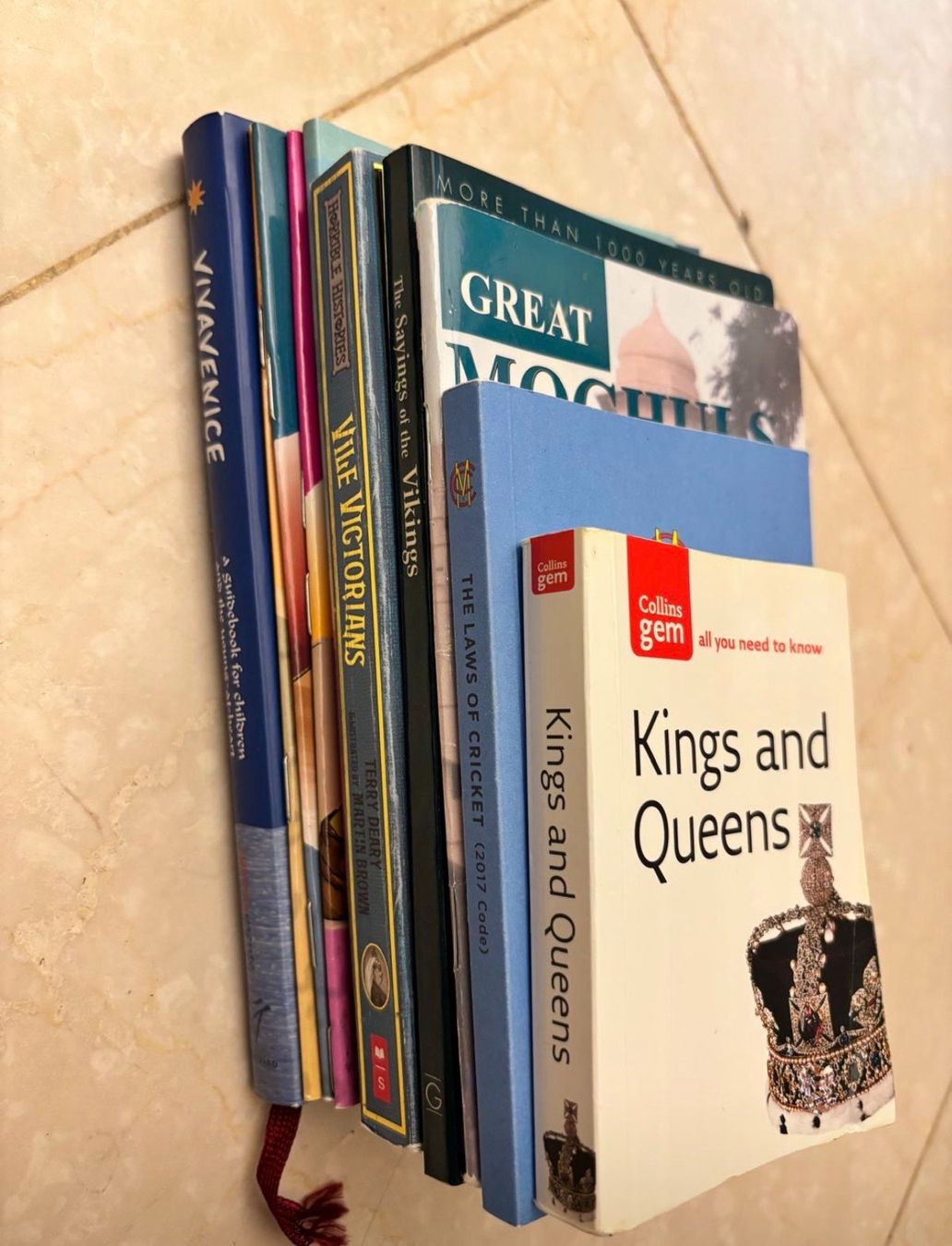 Libri: History Book Collection – CHF 3 each – Nuovo (secondo la descrizione) da Basel venduto da mar_dgx7 1