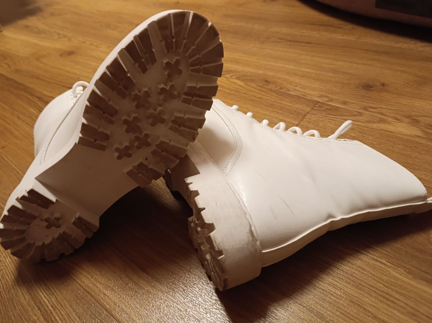 H&M Damenschuhe: Damenstiefel H&M, weiss, Grösse 40 – Gebraucht aus Silvaplana von Suomi3101 2