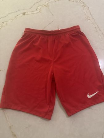 Short rouge Nike