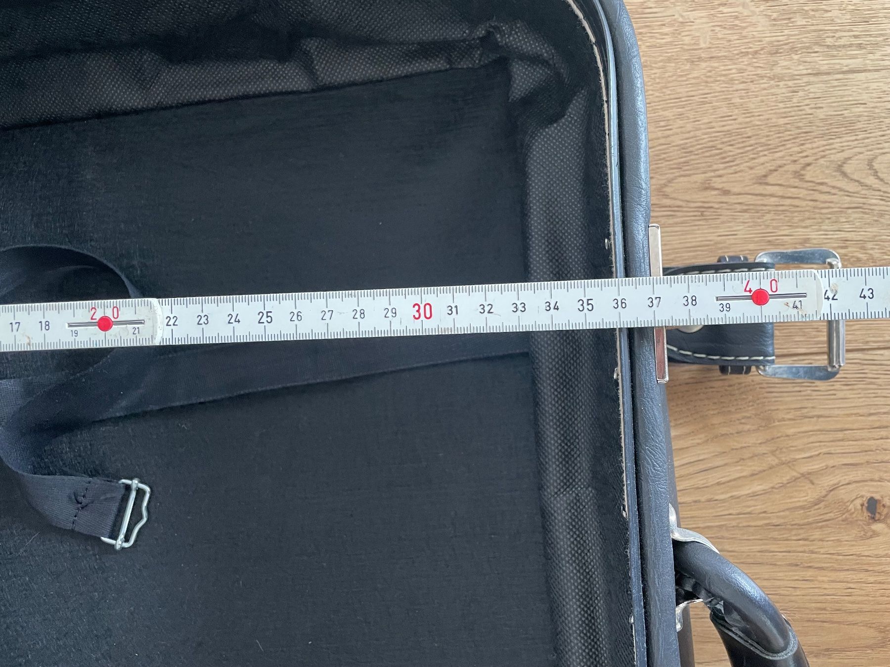 Valigie: Vintage Lederkoffer mit Schloss – Usato da Aadorf venduto da Ivory83 5