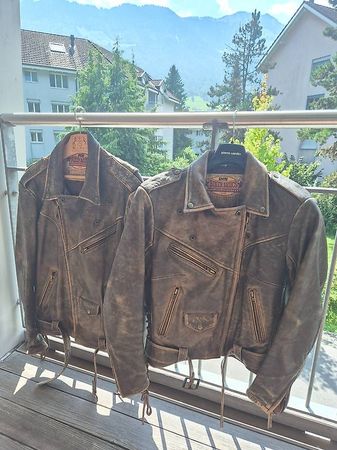 Stilvolle Vintage Motorradjacken (2 Stück) aus echtem Leder