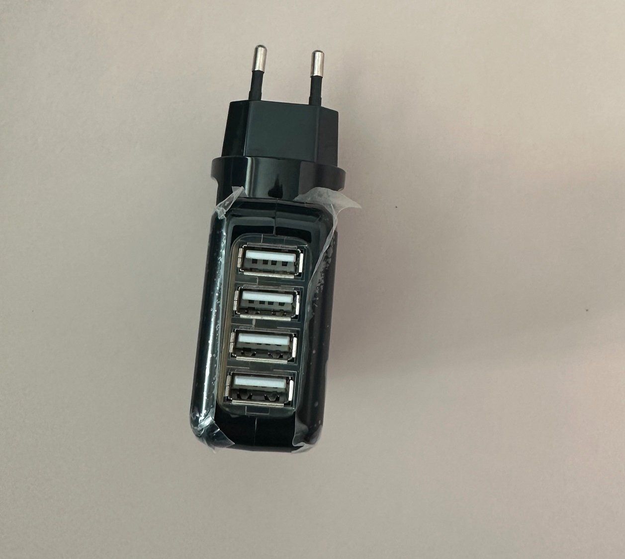 Unità & Adattatore: Mit 4xUSB Charger Travel Adapter – Nuovo (secondo la descrizione) da Nidau venduto da EXP40 1
