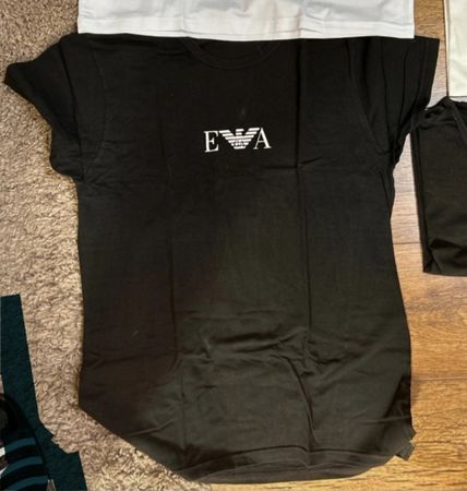 T-shirt noir EA pour homme, taille L, parfait pour l'été!