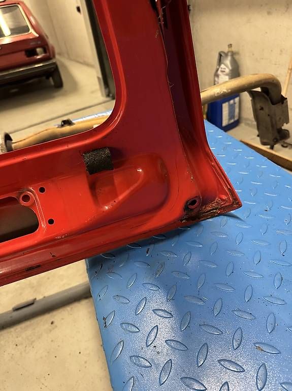 Tutti pezzi di ricambio auto: Golf 1 Heckklappe – Usato da Rüschlikon venduto da megli8803 2