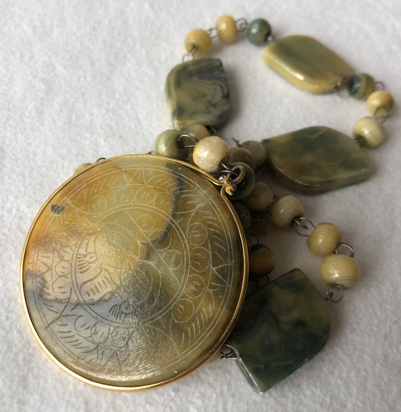 Catenine: Steinkette mit Aztekenkalender – Usato da St.Gallen venduto da Paddington11 8
