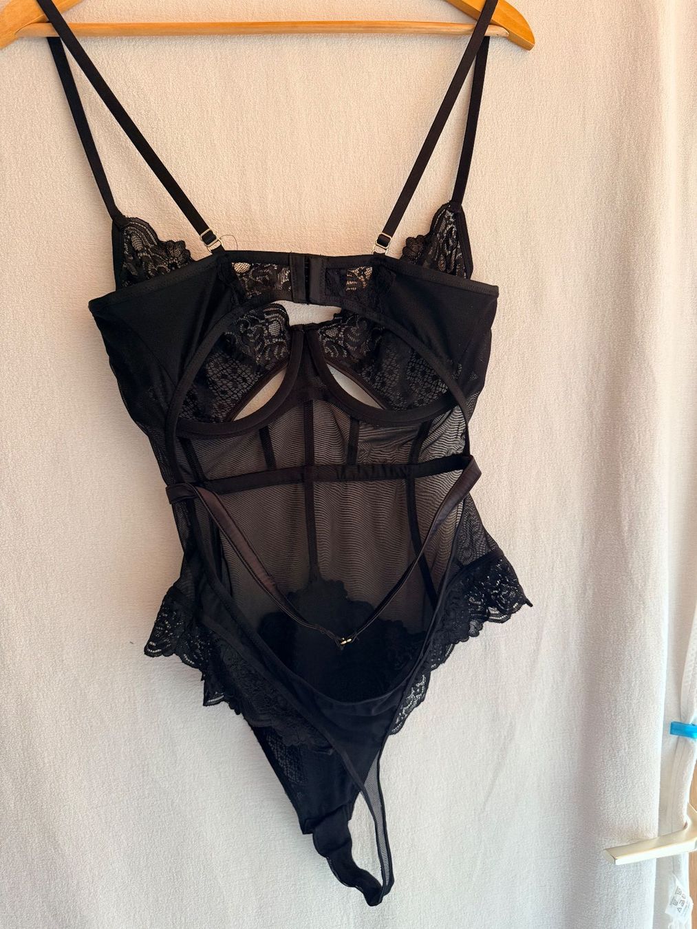 Hunkemöller Sonstige Unterwäsche: HUNKEMÖLLER, String-Body, Grösse 85D, Farbe Schwarz – Neu und originalverpackt aus Rudolfstetten von gst_g7xl 3