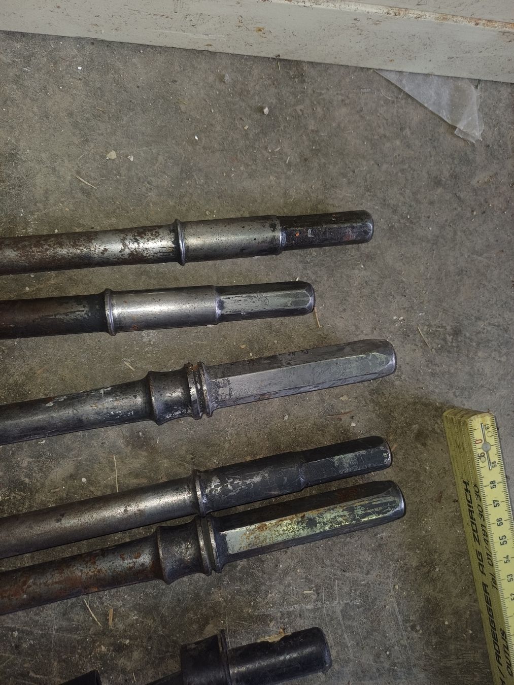 Tous les outils: Spitz-Bohrhammer aufsätze – Défectueux à Wangenried par Recycler94 3