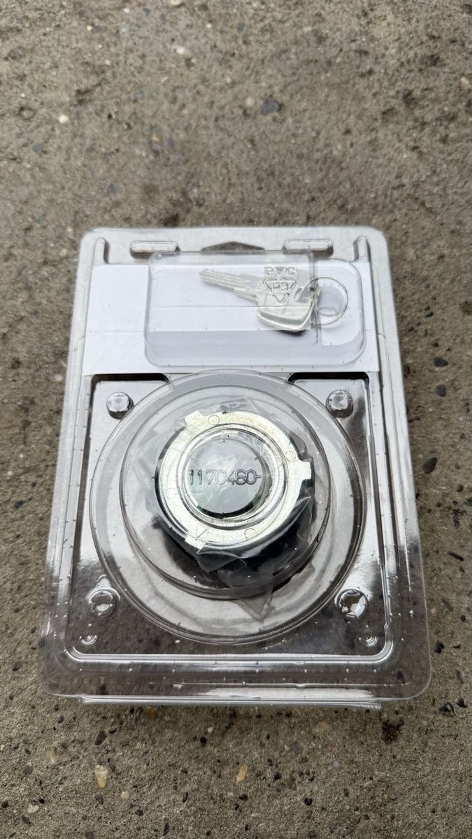 Piaggio Mofa-Ersatzteile: Piaggio Si Tankdeckel Abschliessbar – Neu und originalverpackt aus Däniken SO von sunnyresales 1