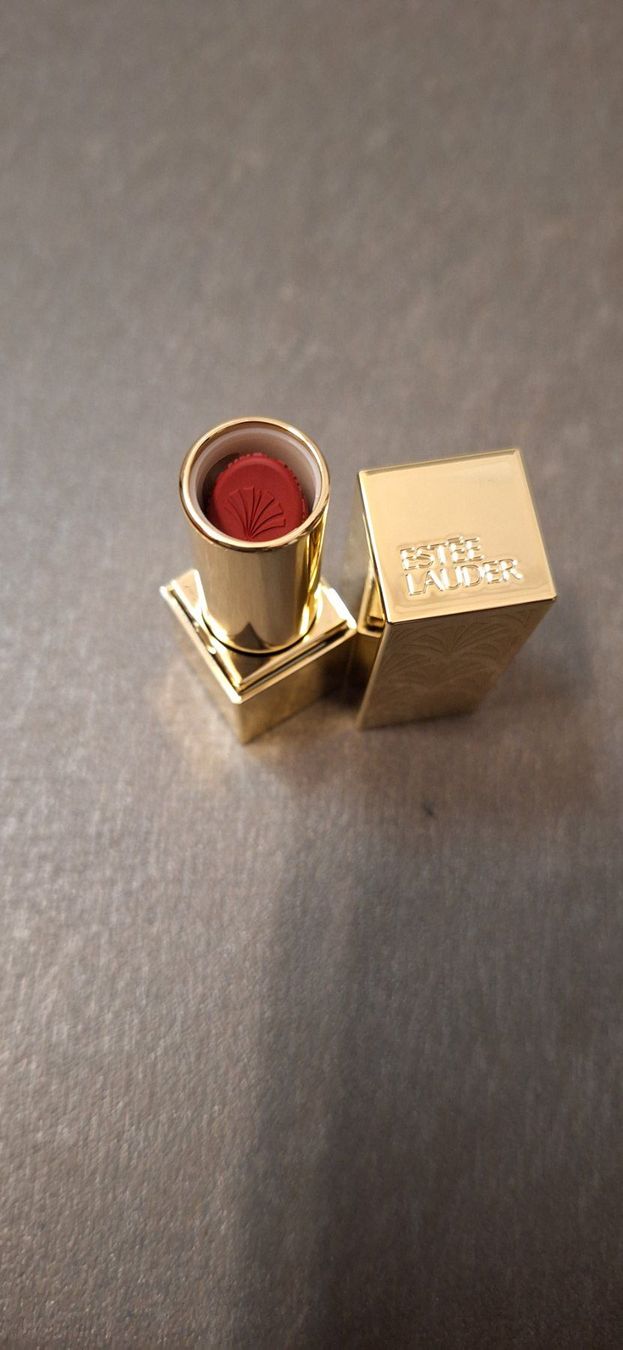 Estée Lauder Make-up: Estée Lauder, rouge à lèvre / Lippenstift – Nuovo e nell'imballaggio originale da Lussery-Villars venduto da pousinete02
