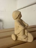 Sandstein Figuren; Kind mit Velo + Kinderwagen