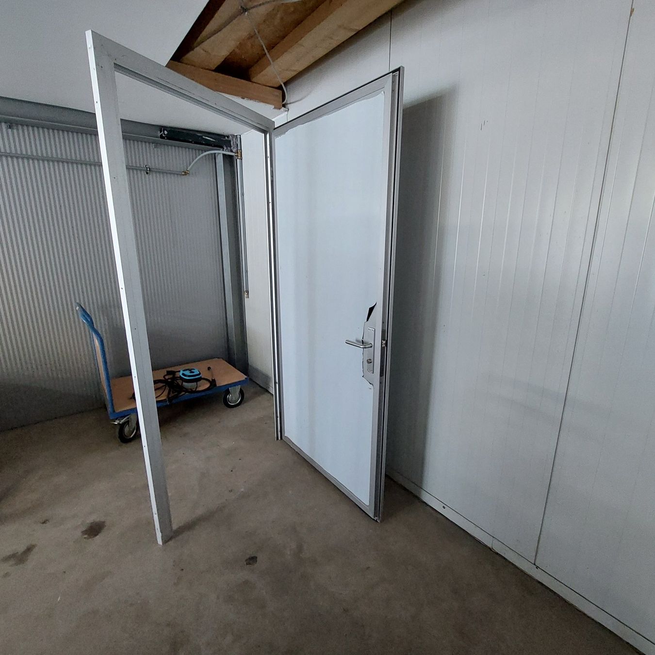 Porte: Metalltür mit Rahmen – Usato da Wängi venduto da Fe57 1