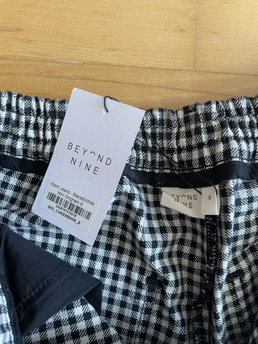 Pantaloni: Beyond Nine Remi Barrel-leg Jeans Gr. M – Nuovo e nell'imballaggio originale da Winterthur venduto da Veman 1