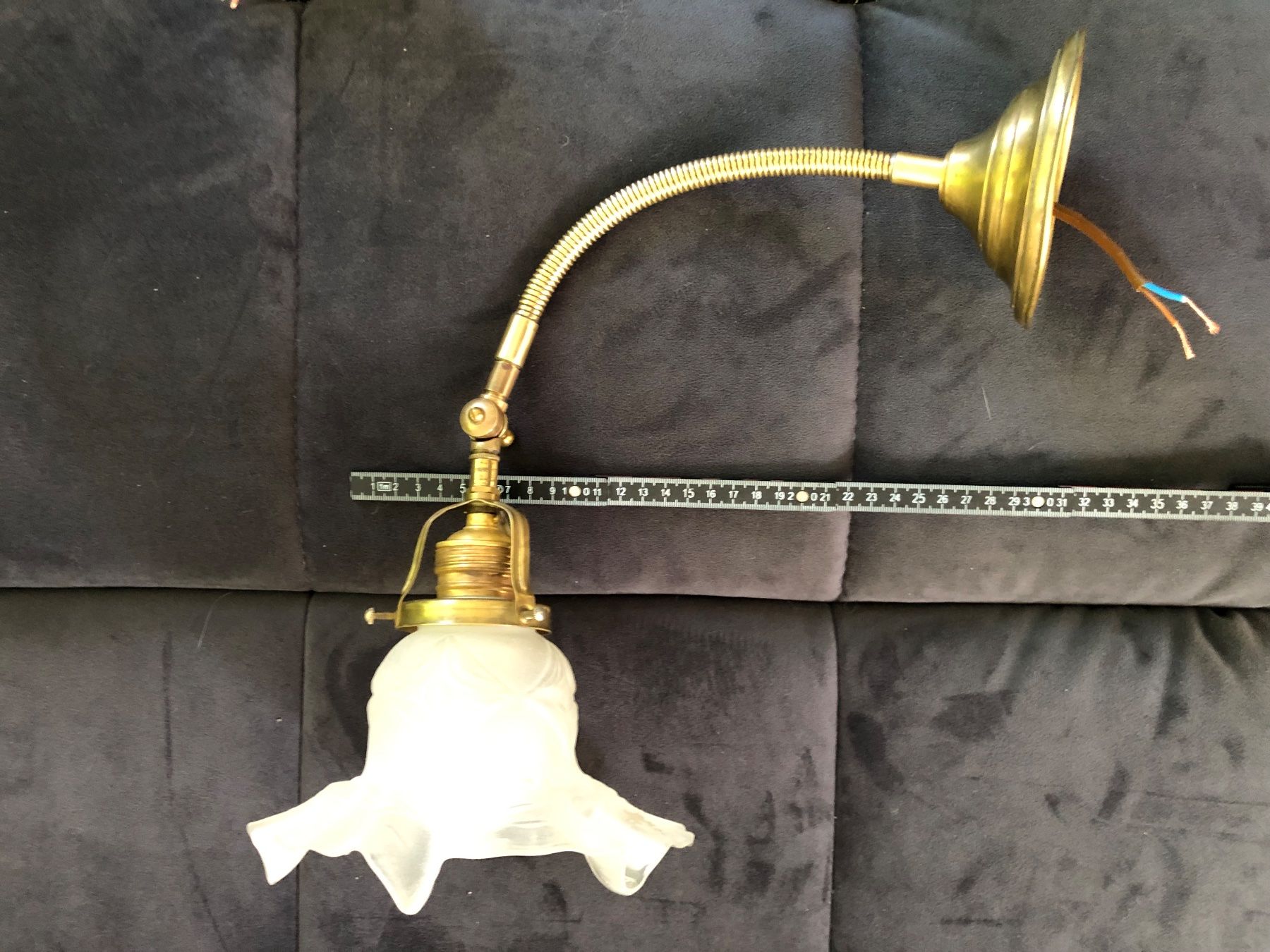 Kronleuchter & Deckenlampen: Jugendstil Deckenlampe / Wandlampe antik mit Messingmontur – Gebraucht aus Büsserach von Urkundenflora