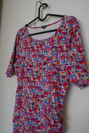 Robe fleurie colorée – Taille M/L – Neuve