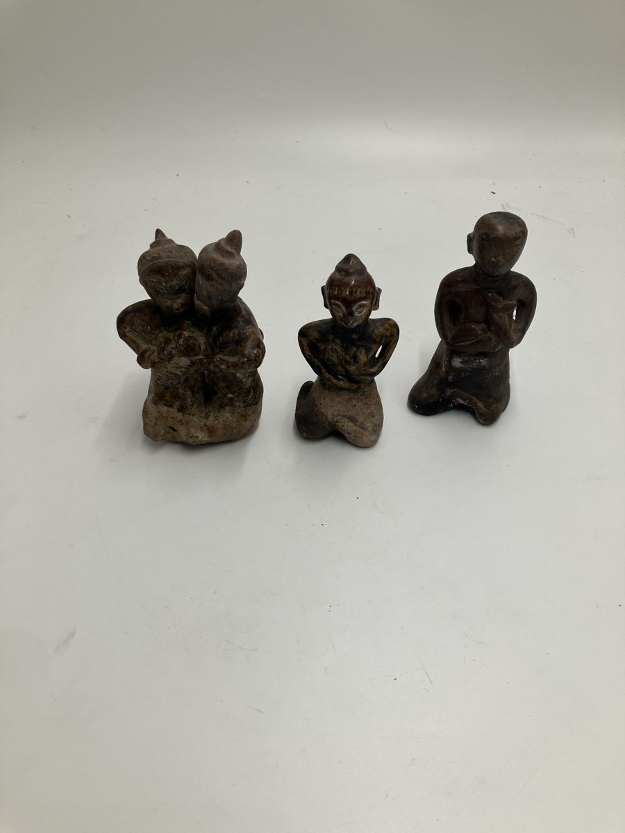 Statuette: 3 lanna Tonfiguren antik – Usato da fribourg venduto da Retroverso