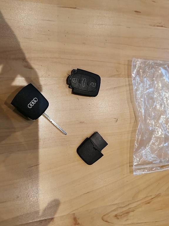 Chiavi: Audi TT 8n Funkschlüssel – Usato da Oberdorf BL venduto da FabioSantoro1990 2